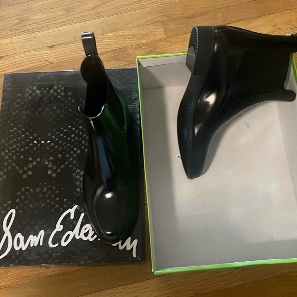 Brand new rain boots , never worn